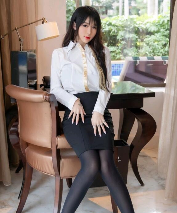 1000又黄又爽的视频免费看,嫩模超大胆大尺度人体写真在线手机播放海报